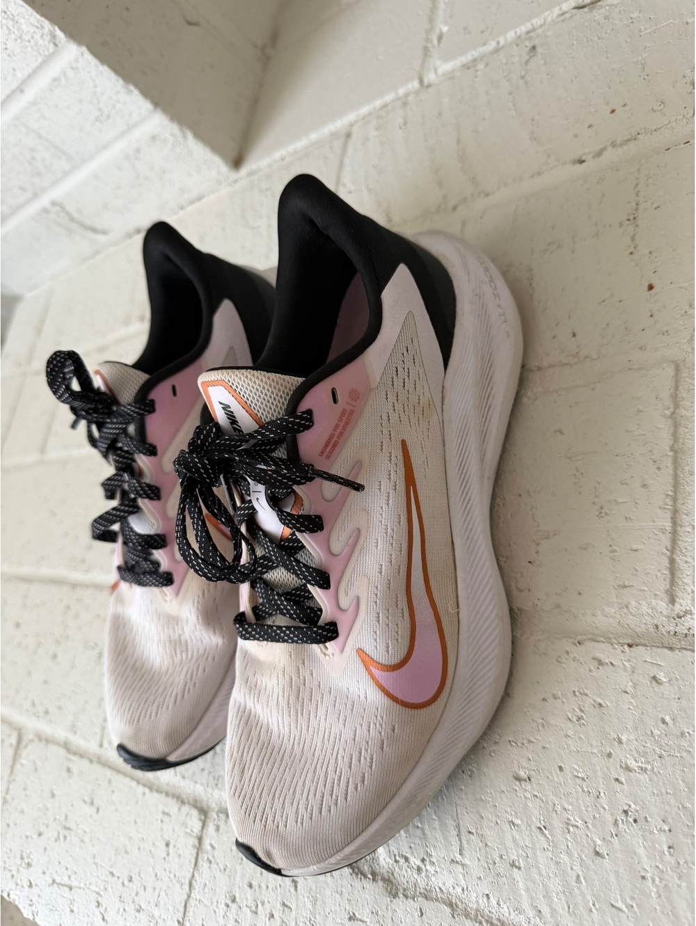 Nike Zoom Running Shoes White and Pink Size 7.5